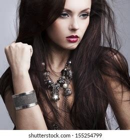Beautiful Nude Woman Perfect Skin Jewelry Stockfoto