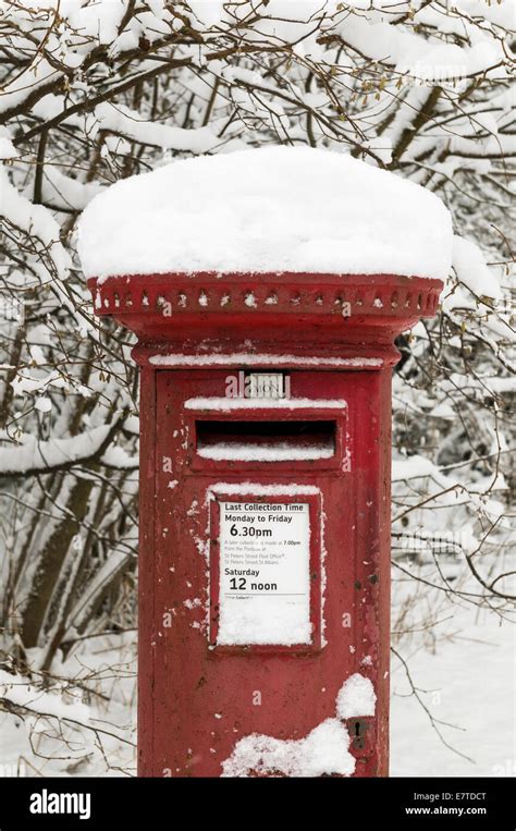 Snow Topped Traditional Georgian Red British Post Box Stock Photo Alamy
