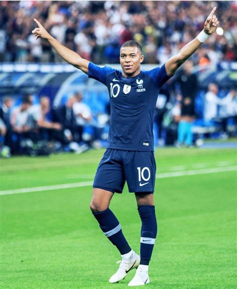 Kylian mbappé's hat trick was the result of a brilliantly executed plan, and barring another collapse vs. Kylian Mbappé é eleito o jogador mais querido do PSG - Jetss