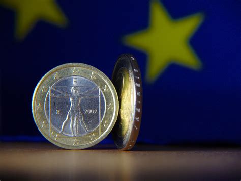Der zinsvergleich für geldanlagen kann sowohl für tagesgeldkonten als auch für festgeld genutzt werden, um die zahlreichen angebote der banken und direktinstitute zu überblicken. Zinsvergleich - Minuszinsen für Banken, Niedrigzinsen für ...