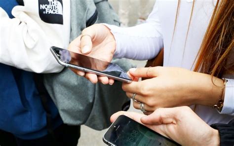 Interdire le portable à l école Bon courage Le Parisien