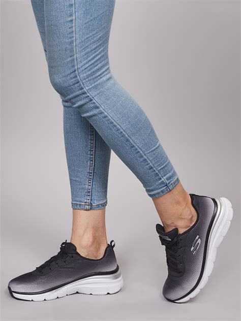 Кросівки для міста Skechers Fashion Fit Build Up 12717 Bkw для жінок