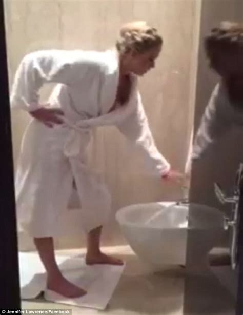 Jennifer Lawrence Insists She Does Wash Her Hands After Going To The