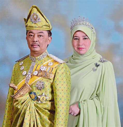 The term agong is not translated, as in the after the installation of sultan muhammad v as king in 2017, the date for the official birthday was. Raja Permaisuri Agong Baharu , Ini 7 Fakta Yang Anda ...
