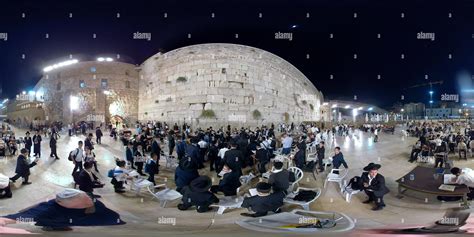 360° View Of Midnight Prayers At The Western Wall Slihot Penitential