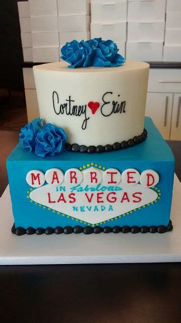 Round On Square Married In Fabulous Las Vegas Wedding Cake Vegas