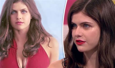 Baywatch Movie Alexandra Daddario Reveals The Secret To Racy Scenes