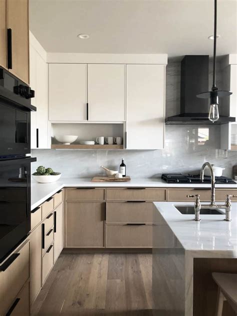Today's ultramodern kitchens are often doing away with handles and hardware all together. How To Match Cabinet Hardware with Kitchen Decor | Contemporary kitchen design, Kitchen interior ...