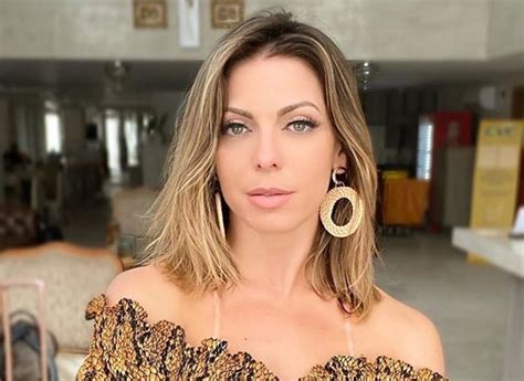Sheila Mello Recebe Críticas Por Rebolar Aos 42 Anos Plena Mulher