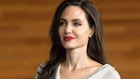Jun 21, 2021 · angelina jolie marks world refugee day 2021. Angelina Jolie pondrá en venta una obra de arte que está ...