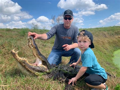Families Who Hunt Together Stay Together Trophy Florida Gator