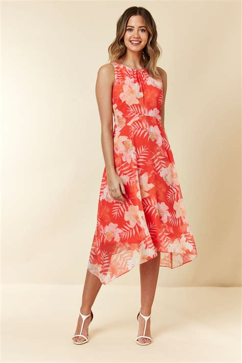 Petite Red Floral Print Fit And Flare Dress Wallis Floral Dresses