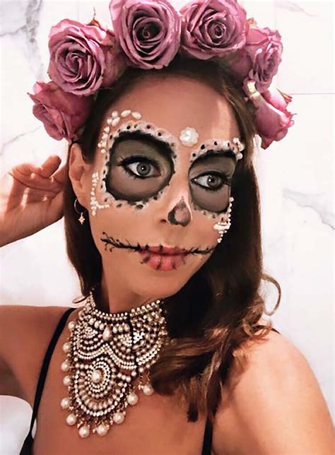 Dia de los muertos or day of the dead, is a mexican holiday that starts on october 31st and ends november 2nd. Día De Los Muertos Makeup Ideas For Halloween | Sydne Style