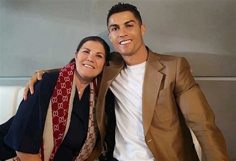 Cristiano Ronaldo Linfanzia In Povertà Parla La Sorella