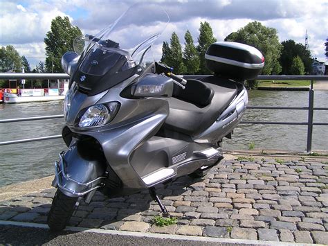 The suzuki burgman 650 executive is the bike for those who value comfort, convenience, economy, and performance more than the approval of the gvwr of the 2007 suzuki burgman 650 is 999 lbs. 2008 Suzuki Burgman 650 - Moto.ZombDrive.COM