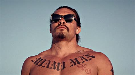 The film is about a young woman (suki waterhouse) exiled to a desert where she is attacked by a group of cannibals (led by jason momoa). Jason Momoa as Miami Man in The Bad Batch (2017) #movies ...