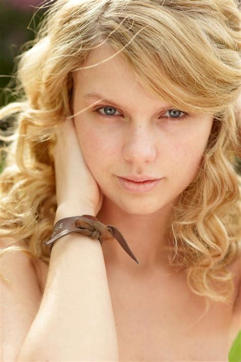 Taylor Swifts New Eyeliner Look League Of Permanent