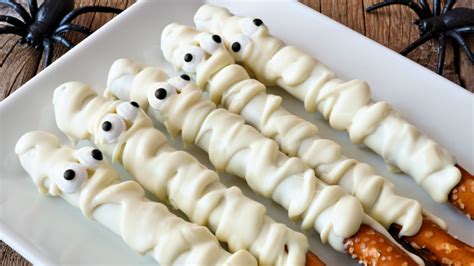 Easy 3 Ingredient Halloween Treats Thatre So Simple Its Frightening Sheknows