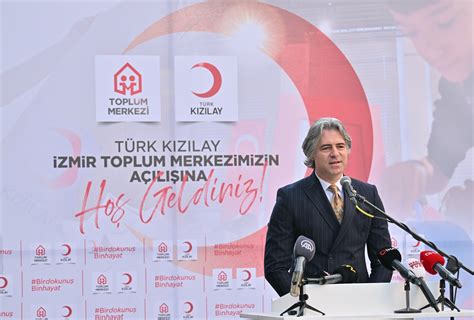 Bakan Nebati Türk Kızılay İzmir Toplum Merkezinin yeni binasını