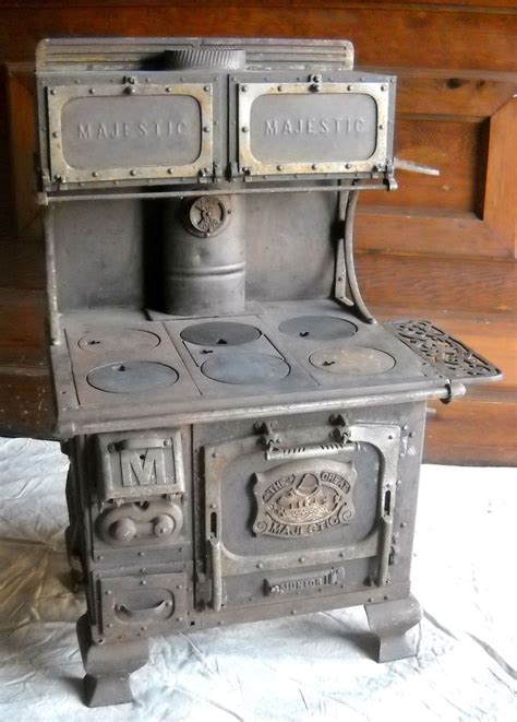 THE GREAT MAJESTIC ANTIQUE SALESMAN SAMPLE CAST IRON COOK STOVE R A