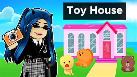 Playing In A Roblox Toy House Youtube