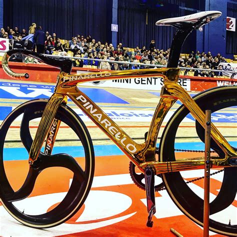 Current road and track european champion. Che spettacolo in pista! Elia Viviani sfoggia una preziosa ...