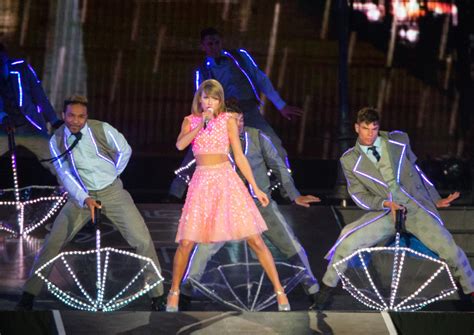 Taylor Swifts Led Light Tour Outfit