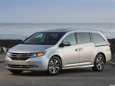 Fotos de Honda Odyssey Touring Elite USA 2013
