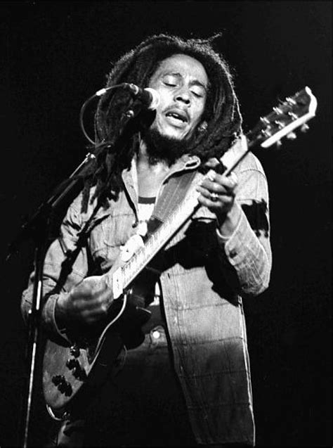 famous guitarist photo gallery | Bob Marley's famous electric guitar ...