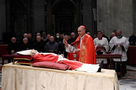 tens of thousands view body of former pope benedict inquirer news