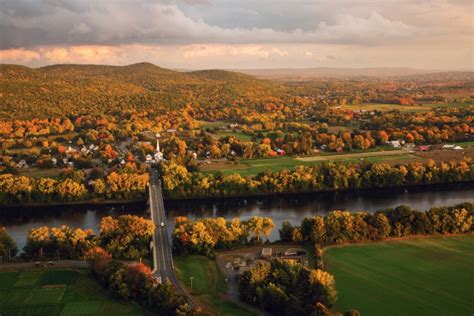 30 Days of Wonder | Autumn Along the Connecticut River - New England Today