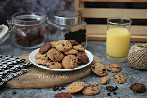 Crispy thin chocolate chip cookies recipe asmr | resepi biskut raya coklat chip rangup full recipe Biskut Butterscoth Chocolate Chips ~ Resepi Terbaik ...