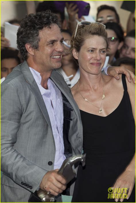 Find stockbilleder af mark ruffalo wife sunrise coigney screening i hd og millionvis af andre royaltyfri stockbilleder, illustrationer og vektorer i shutterstocks samling. Mark Ruffalo & Wife Sunrise Coigney Show Off Major PDA at ...