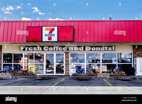 Convenience Store Exterior Hi Res Stock Photography And Images Alamy