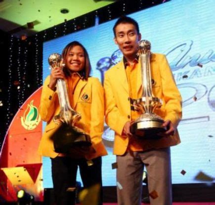 Lee won the ninth malaysian open title in 2013 and beat the record of maximum number chong wei was expected to retire after the rio de janeiro olympics in 2016, when he won his third consecutive singles silver medal, but he was so. Datuk Lee Chong Wei dan Pandelela Rinong Olahragawan dan ...