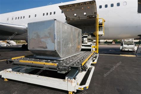 Pictures Cargo Airplanes Loading Cargo Plane — Stock Photo © Pierivb