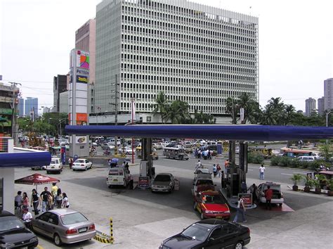 Buendia station is one of the two underground stations that can be found on the line, the other being the ayala station. Breathing Space: Buendia corner Makati Avenue