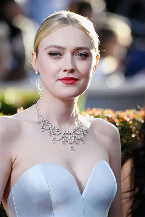 She is the eldest daughter of tennis professional heather joy and minor league basket ball player steven j fanning. DAKOTA FANNING at 2019 Golden Globe Awards in Beverly ...