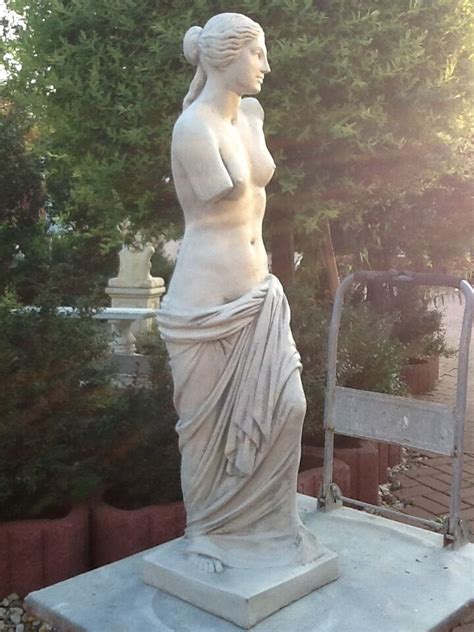 Pair of small cast stone classic garden statues depicting venus and adonis. Statue "Venus" H.121 cm Skulpturen, Steinfigur, Steinguss ...