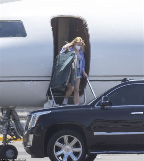 Climate Criminal Taylor Swift Seen Shielding Herself On Private Jet Daily Mail Online