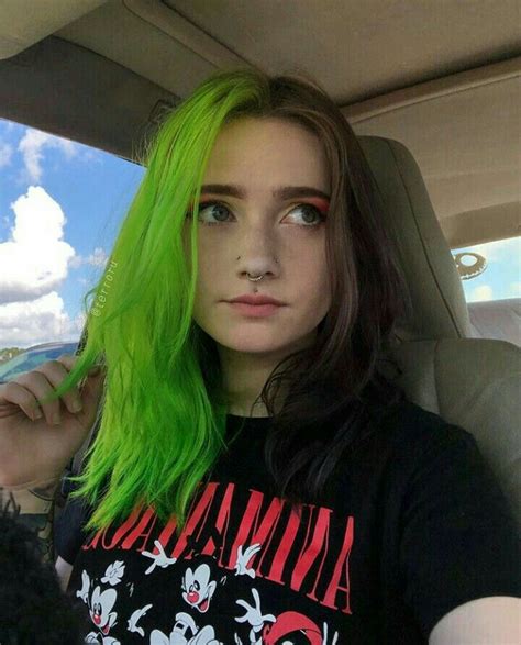 Pin By Monster Girl On Para As Fanfics Green Hair Half Dyed Hair