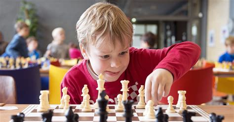 The world's largest chess community. Intro: What Makes "Chess Clubs For Students" Great? - Chess Puzzles! : Chess Puzzles!