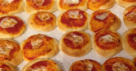 Ricetta con lievito madre e lievito di birra per fare un figurone! Pizzette da buffet è un ricetta creata dall'utente ...