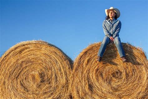 20 Photos Of Round Bales Cowgirl Photoshoot Cowgirl Photo Rodeo Rider