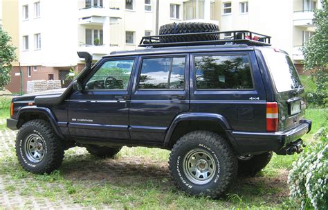 Filejeep Cherokee Xj Lifted Blue Warsaw Apartment Parking