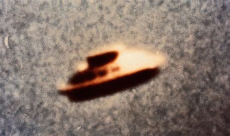 Inexplicable Watch Video Of Bizarre Ufo Captured On Camera That No One