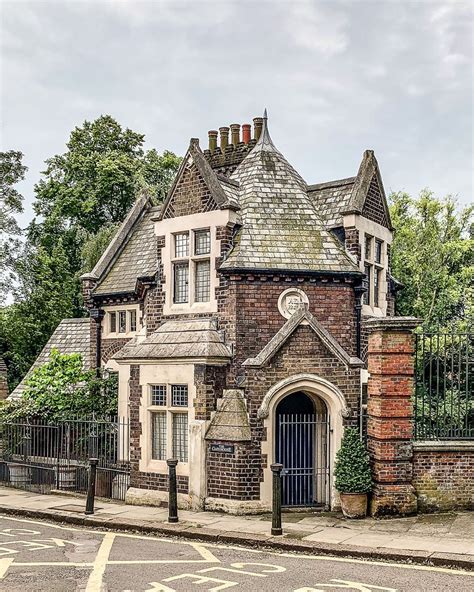 A Beautiful Historic House In Hampstead London This Area Has Some Of The Prettiest Houses In