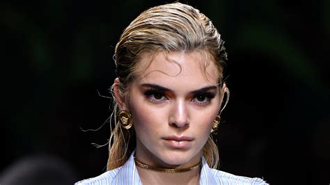 Kendall Jenner Dyed Her Blonde Hair Back To Black — See Photos Allure