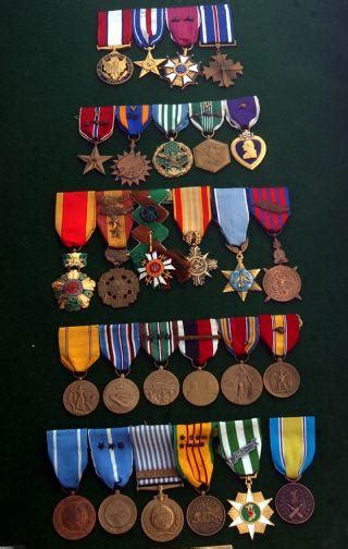 Vietnam Service Medal With Ribbon Elblems United States Of America