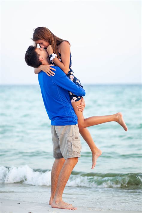 Cute Couple Picture Ideas On The Beach ~ Pin By Kaileen On Couples Photography Monamartih